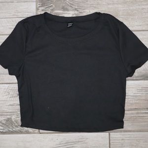 SHEIN Black Cropped Tee